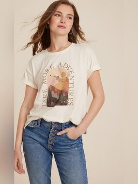 Maurice’s adventure graphic tee size large